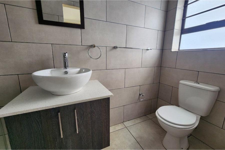 To Let 4 Bedroom Property for Rent in Fountains Estate Eastern Cape